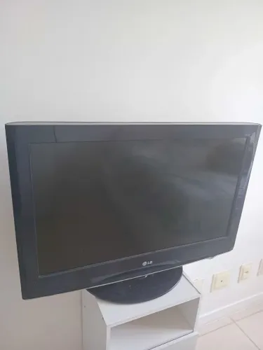 Tv LCD 32 polegadas  marca LG  DISPENSO CURIOSOS