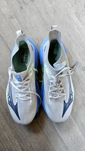 Mizuno Neo Vista semi novo.