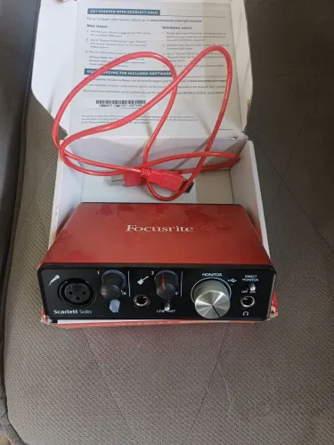 Placa de áudio Focusrite Scarlett Solo - Geração 2