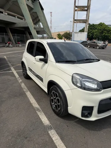 Fiat Uno Sporting 1.4 EVO Fire Flex 8V 4P 2016