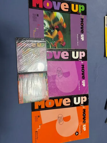 Livro para estudar inglês Move Up