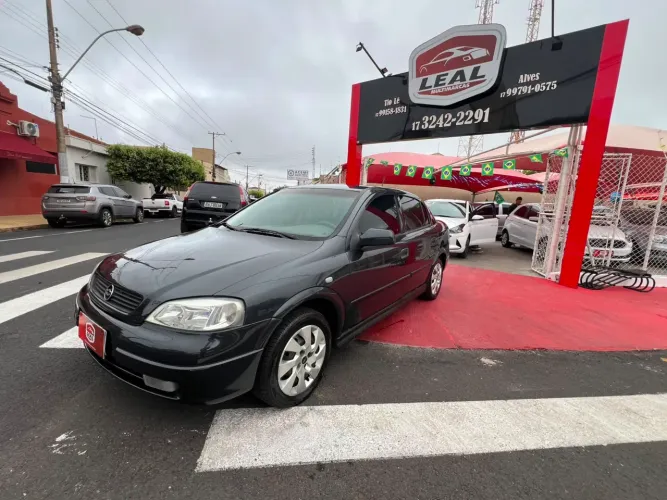 Chevrolet Astra Sedan/ GL Sedan 1.8 MPFI 4P (álcool) 2002
