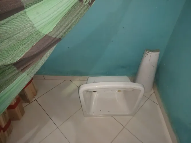 Tanque Celite 31L Branco com uma rachadura no pé do transporte e nunca foi usado<br>
