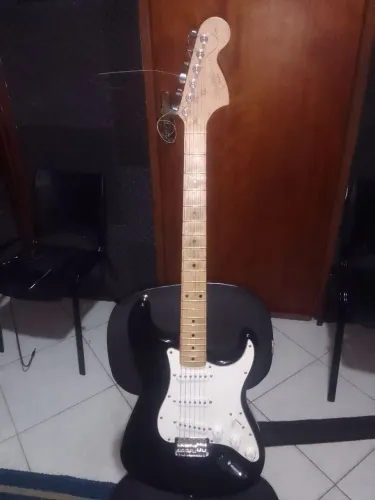 Guitarra Fender Squier Stratocaster + Bag