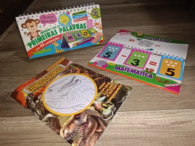 Livros infantis tipo calendário e colorir (3 livros)