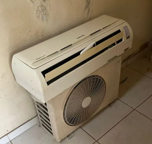 Vendo Condicionador de Ar Split BARATO!!!