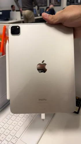 iPad Pro 11 4ª geração 256GB Wi-Fi + Apple Pencil + Magic Keyboard