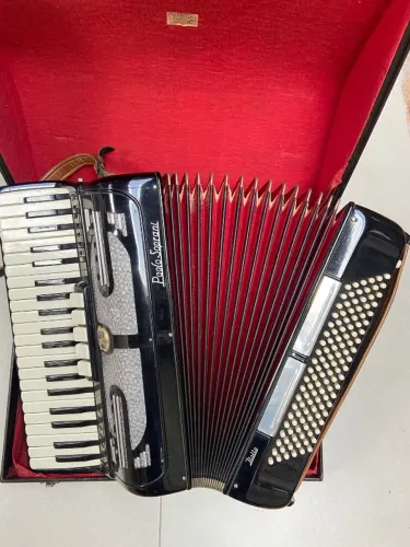 Acordeon National 120 Polifônico Sanfona preta de 120 baixos DV0016