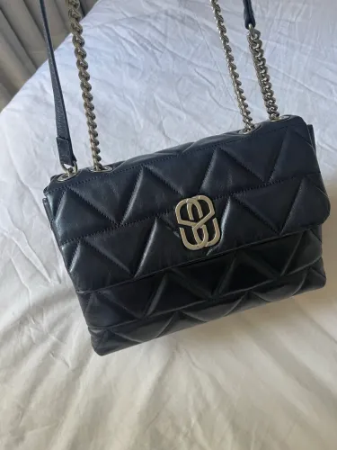 Bolsa Grande Tiracolo Matelassê Couro Preta