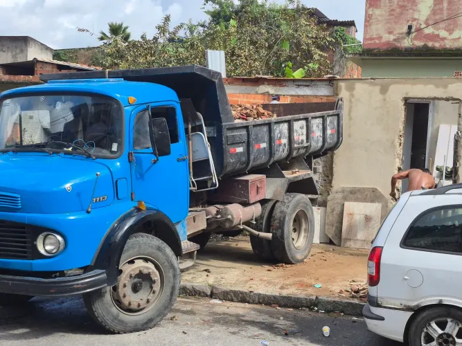 Remoção de entulho com caminhão 