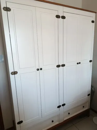 Guarda roupa madeira laqueado NOVO