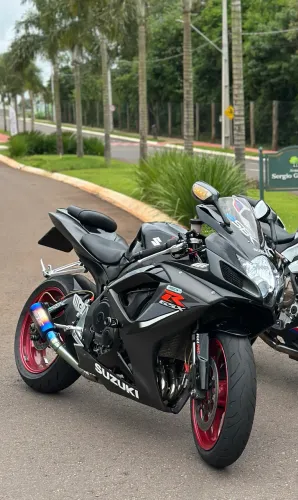 Moto esportiva suzuki  Srad  