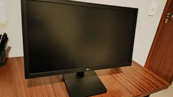 Monitor LG: 22 polegadas.