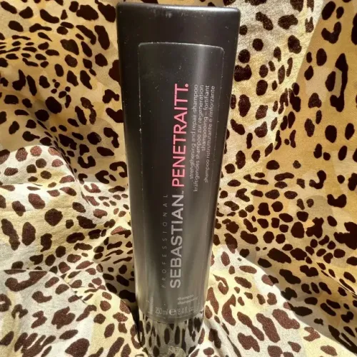 shampoo sebastian penetraitt 250 ml