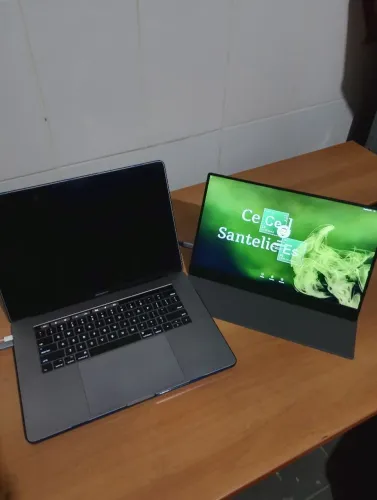 MacBookPro toutchbar toutc id 15" 16ram 256ssd  defeito na tela vai c/ monitor ultra slim 
