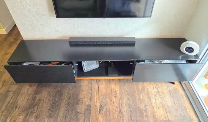Rack de TV preto usado