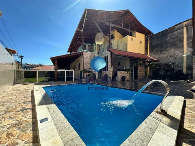 Casa Linear 3 Quartos à Venda - 1 Suíte - 4 Banheiros - Piscina - 4 Vagas - Venda Nova