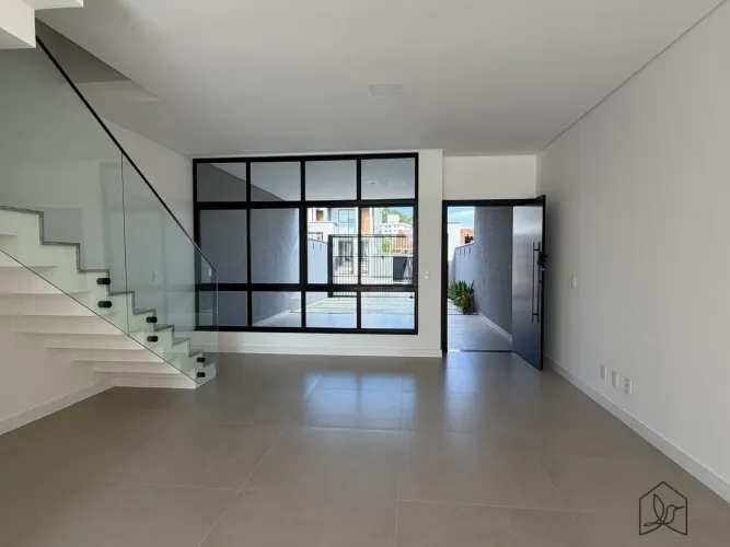 Casa no Santo Antônio com 3 suítes e Piscina