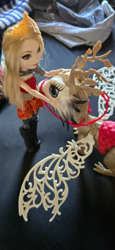 Boneca Apple White EAH Ever After High Dragon Games Boneca + Dragão 