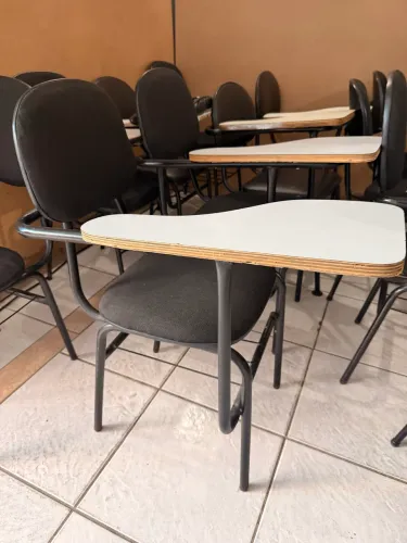 Cadeiras universitárias 