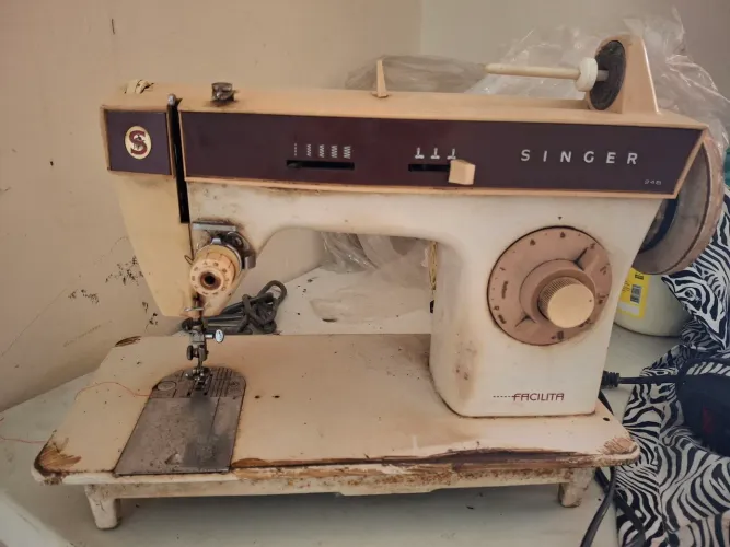 Máquina de costura Singer Facilita 246