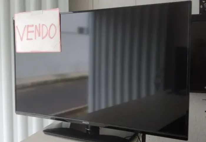 VENDO TV LED PHILIPS 40" COM GARANTIA.