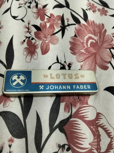 Johan Faber lótus antiga ,completa com lápis originais e embalagem interna,entre 1950e1960