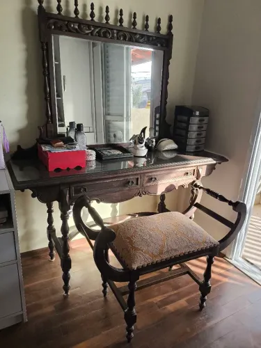 Penteadeira Antiga Em Madeira Maciça Com Banqueta (Estilo Renascença)