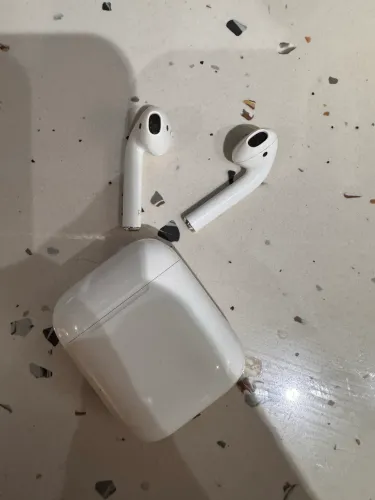 airpods 2ª geração com estojo de carregamento padrão (não é o wireless)