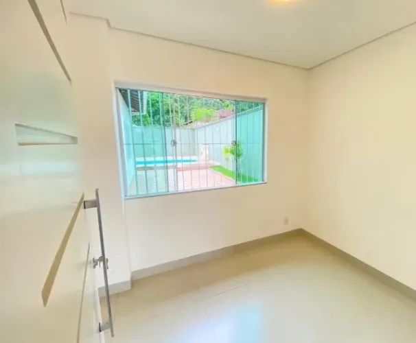 Casa para alugar no bairro Bromélias em Timóteo MG, praticamente no centro.