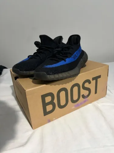 Tênis Adidas Yeezy Boost 350 V2 Dazzling Blue - 41 - Usado