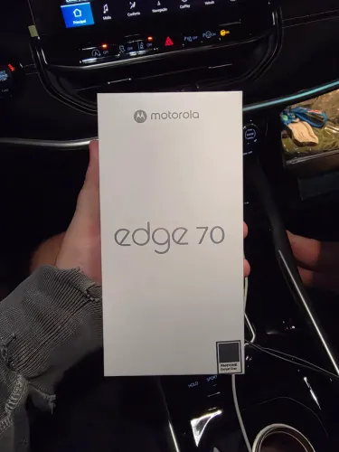 Smartphone Motorola Edge 70 Fusion 5g 256gb - Grafite, 24gb (8GB Ram + 16gb Ram Boost)