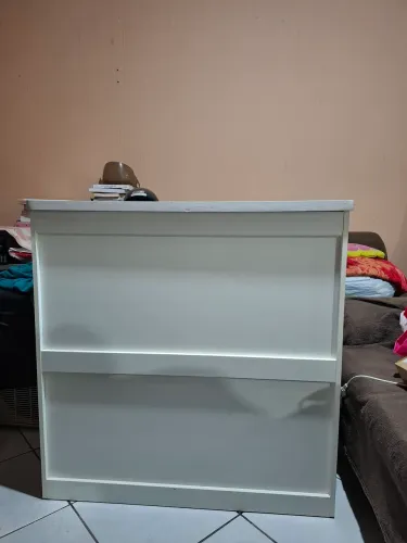 Balcão de loja,  medidas: comprimento 100cm, largura 40cm e altura102cm.