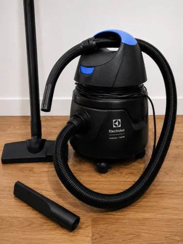 Aspirado Eletrolux aspira água e pó 