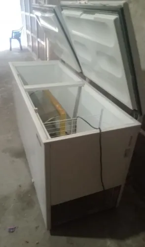 Freezer Metalfrio " Semi novo" funcionando bem. Interessados chamar no Zap por favor