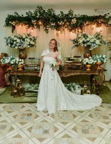 Vestido de noiva - tomara que caia bordado com pedrinha brancas 