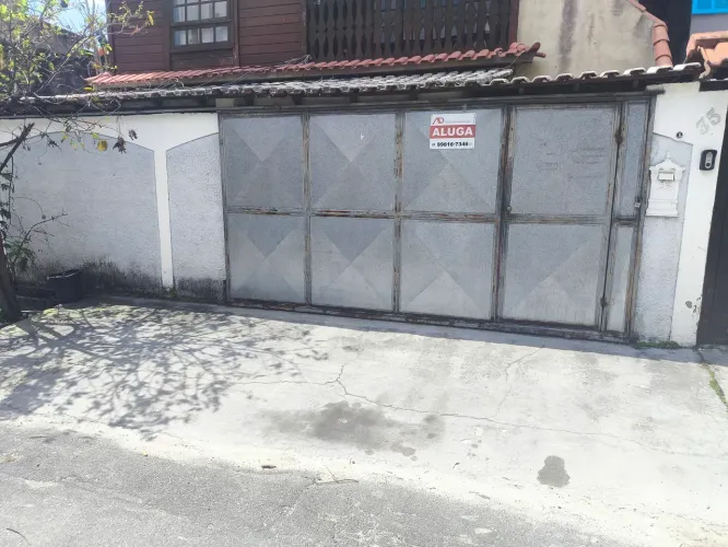 Alugo casa térrea em condomínio com 2 quartos em Campo Grande - Rio de Janeiro - RJ