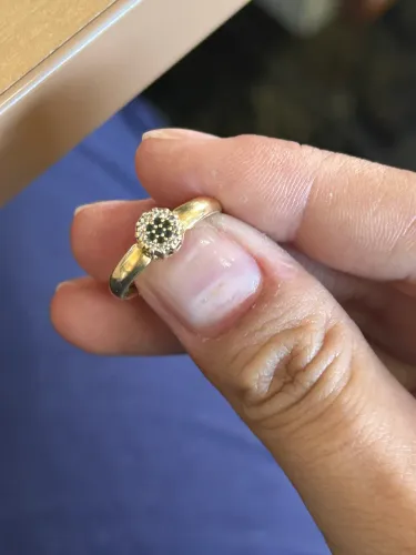Anel de ouro formatura com esmeraldas e zircônias tamanho 12