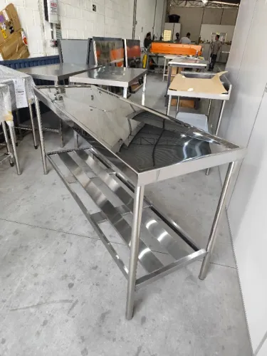 Mesa Inox 2,80x0,70x0,90m com Prateleira Inferior Lisa ou Gradeada