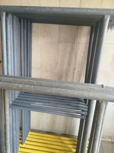 Vendo andaimes 1x1 e 1x1,50 R$120,00 cada peça