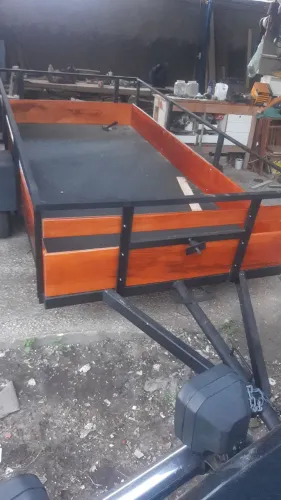 Reboque prancha de um eixo a venda!
