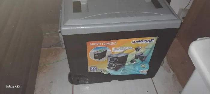 Caixa térmica com rodas