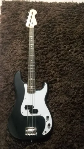 Troco baixo precision Bass squier