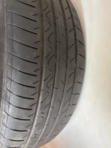 Vende-se dois Pneus para aro 16