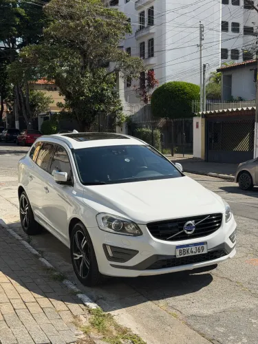 Volvo XC 60 T-5 R-design 2.0 FWD 5P 2017