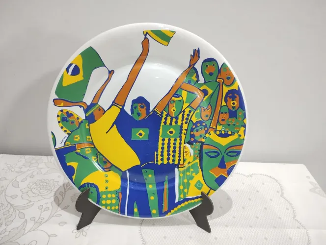 Prato em cerâmica para decoração em homenagem a Copa do Mundo