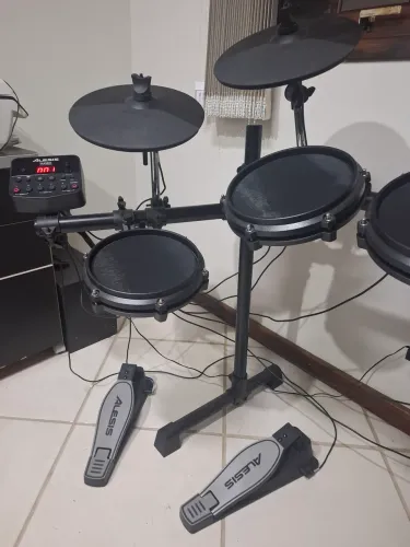 Bateria Eletrônica Alesis Turbo Mesh Kit 7 peças - Pads Mesh - Excelente Estado