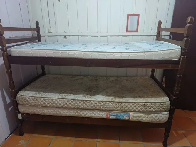 Beliche com colchões 