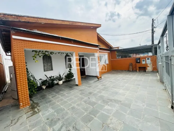Casa à venda na Vila Pompéia com 3 quartos, 1 sala, 2 banheiros, 3 vagas de garagem e 140,