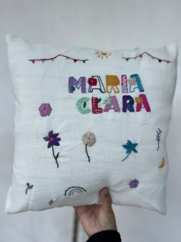 Capa de almofada bordada a mão